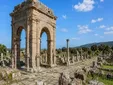 La ciudad romana que casi nadie conoce y conserva un arco único en España
