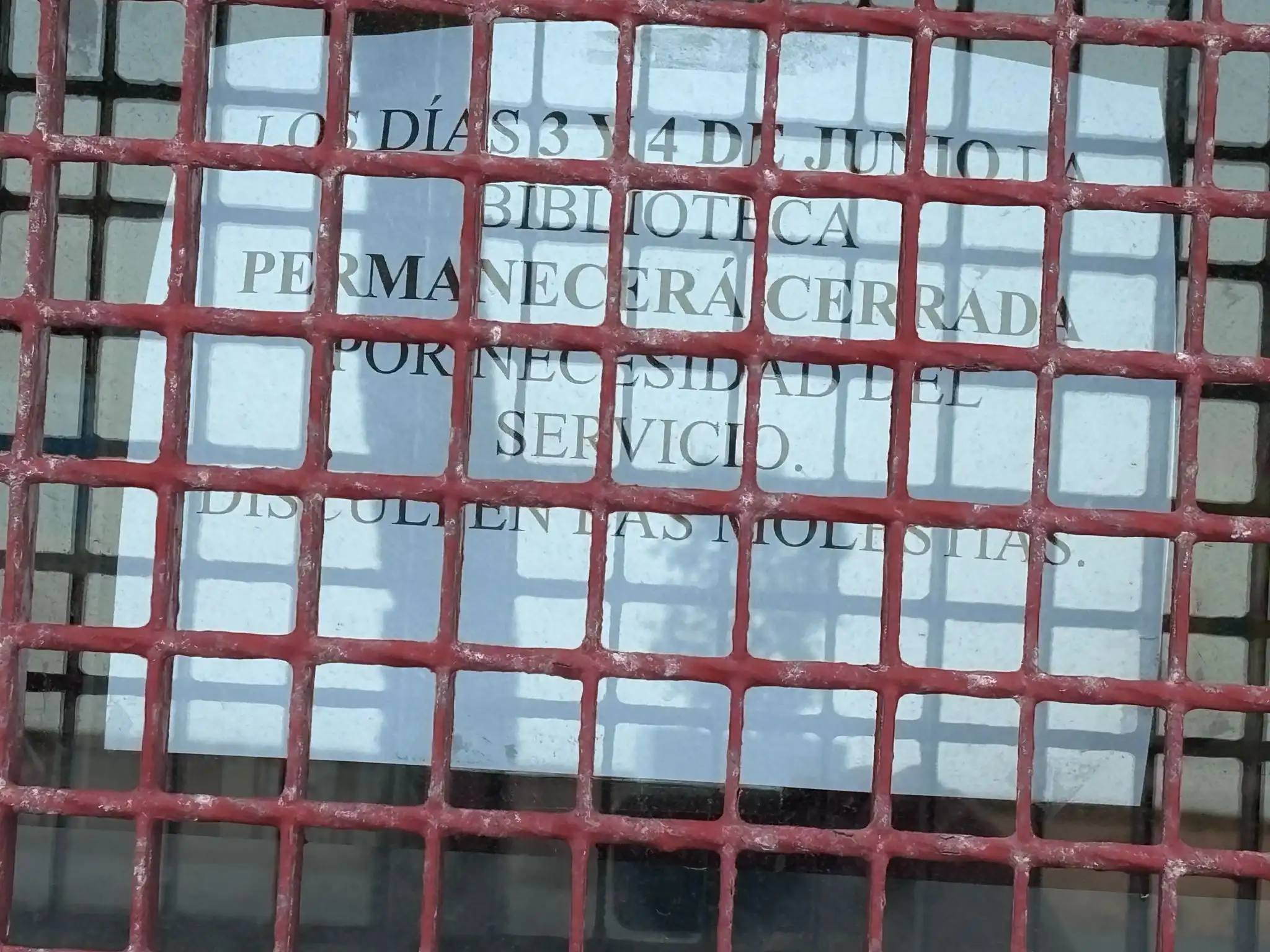 Denuncian el cierre de la Biblioteca de La Viña por falta de personal en plena PAU