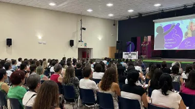 Personas reunidas en el foro feminista de Chiclana.