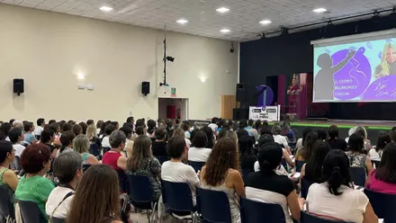 Personas reunidas en el foro feminista de Chiclana.