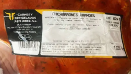 Carne al vacío con la referencia del lote y características de la misma en el etiquetado.