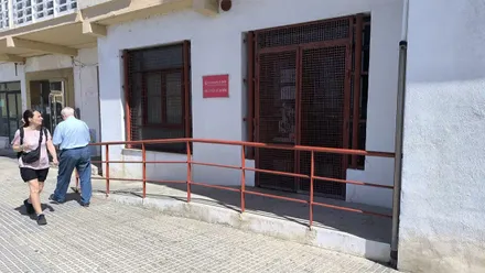 Denuncian el cierre de la Biblioteca de La Viña por falta de personal en plena PAU