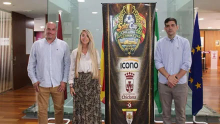 Fuerzas municipales y organizadores de la SolerCup 2026 en Chiclana.