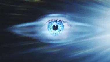 Ojo azul cruzando una especie de velo como imagen de la película "El Día de la Revelación".