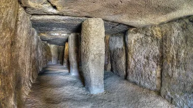 Entrada del Dolmen de Menga.