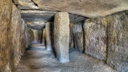 Entrada del Dolmen de Menga.
