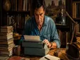 Dejó la medicina para escribir novelas y acabó en el Guinness: la increíble historia del autor que publicó más de 1.000 libros
