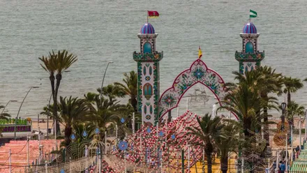 Portada y, al fondo, la playa y el Guadalquivir en Sanlúcar.