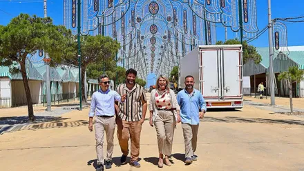 El delegado municipal de Fiestas, Fede Díaz, y los responsables municipales de Mantenimiento Urbano, Medio Ambiente y Policía Local y Movilidad, Mª Ángeles Martínez Rico, Roberto Palmero y José Vera.