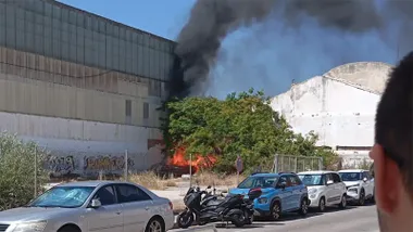 Incendio en la nave de la empresa Rafael y Ramon. Foto. Redes Sociales.