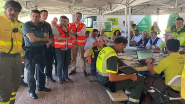 Miembros del Infoca en tareas se control.