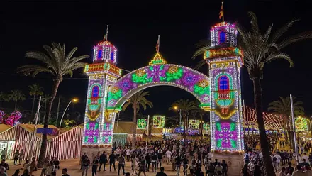 Portada iluminada en vistosos colores led.