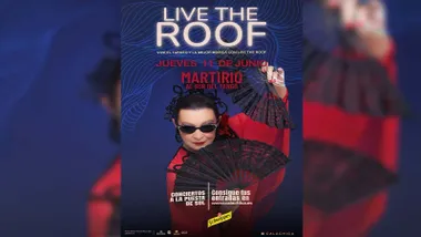 Cartel en tonos azules, destacando la cantante Martirio con un traje rojo.