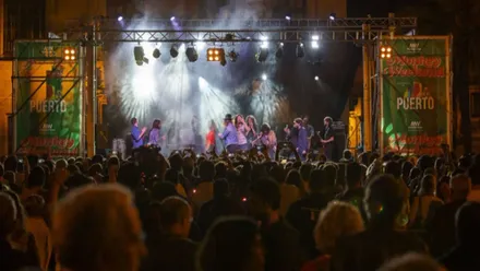 Grupo actuando en el Monkey Weekend.