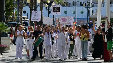 Movilización limpieza de dependencias municipales de Cádiz este viernes 2 6 de junio. Foto: Eulogio García.