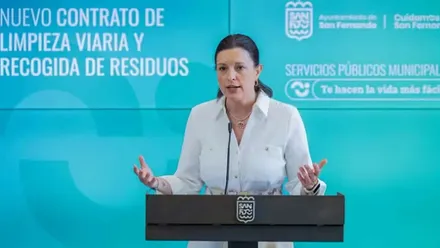 Patricia Cavada, alcaldes, con camisa blanca y fondo de pantalla turquesa.