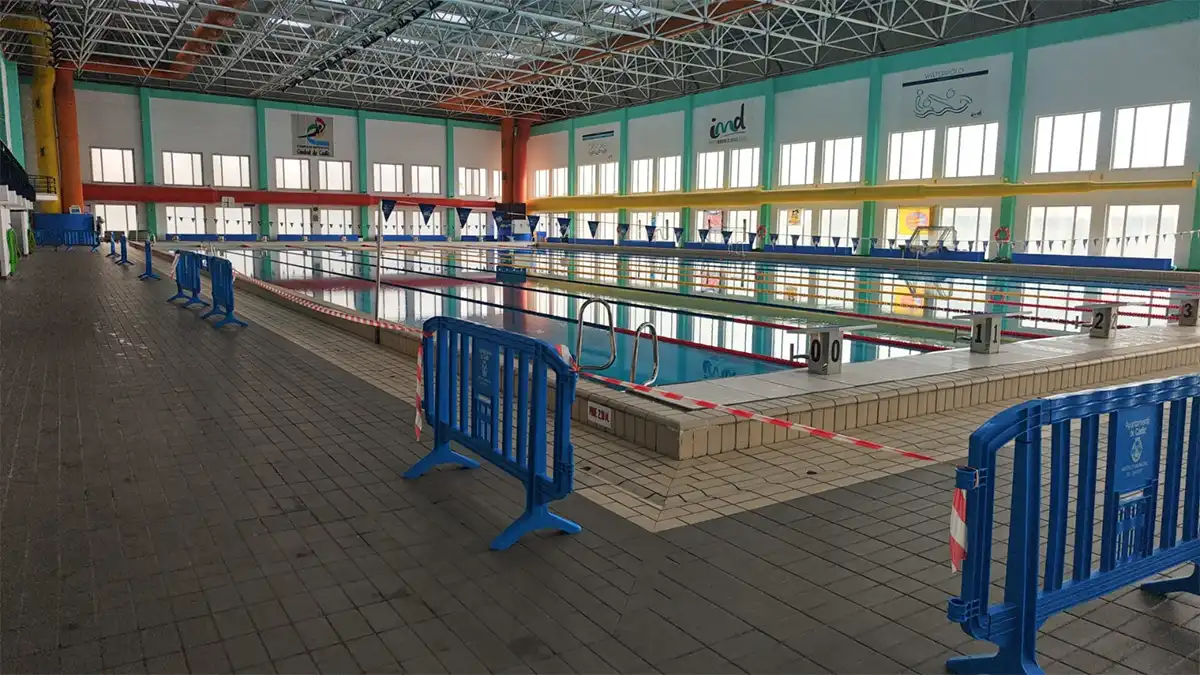 Imagen de la piscina cerrada este 16 de junio de 2026.