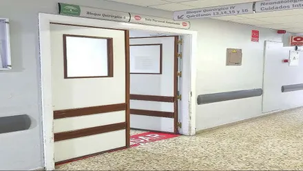 Acceso a las puertas de quirófanos.