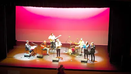 Actuación en el Teatro Moderno de Chiclana.
