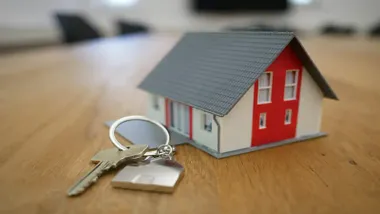 Falta de grandes tecnológicas y salarios bajos: el impacto directo en el mercado inmobiliario