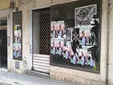 Los carteles electorales siguen presentes en Cádiz cinco semanas después de las elecciones andaluzas
