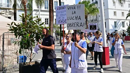 Imagen de una manifestación de la plantilla del servicio de limpieza de dependencias municipales de Cádiz. Foto: Eulogio García.