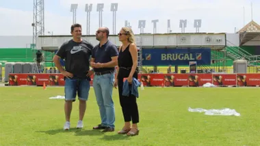 El alcalde de El Puerto, Germán Beardo, y el empresario detenido esta semana Pascual Llopis, durante una visita a las instalaciones del festival Puro Latino en una edición anterior. Foto: Ayuntamiento de El Puerto.