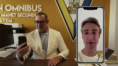 Así anunció el Cádiz CF la llegada de Javi Castro, con la videollamada del presidente, Christian Septien. Foto: Cádiz CF.