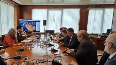Reunión del Pleno de la Zona Franca de Cádiz durante la presentación del informe de auditoría de las cuentas de 2025