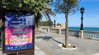 Cartel promocional del festival No sin Música en la Alameda de Cádiz. Foto: Eulogio García.