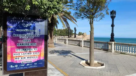 Cartel promocional del festival No sin Música en la Alameda de Cádiz. Foto: Eulogio García.