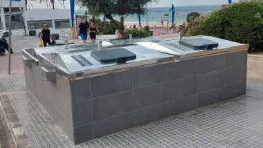Vista externa de los contenedores soterrados.