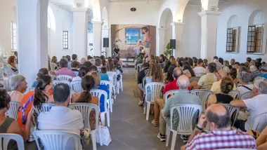 La alta participación de público ha sido una de las tónicas de la 41ª Feria del Libro de Cádiz, que este domingo celebra su última jornada con Espido Freire como protagonista. Foto: Feria del Libro.