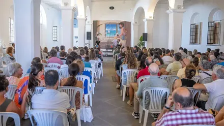 La alta participación de público ha sido una de las tónicas de la 41ª Feria del Libro de Cádiz, que este domingo celebra su última jornada con Espido Freire como protagonista. Foto: Feria del Libro.
