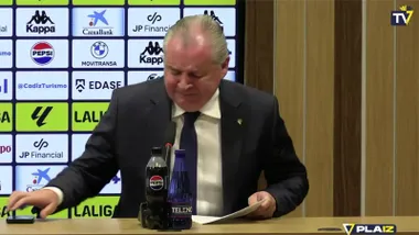 Manuel Vizcaíno finalizó su intervención visiblemente emocionado. Foto: Cádiz CF.