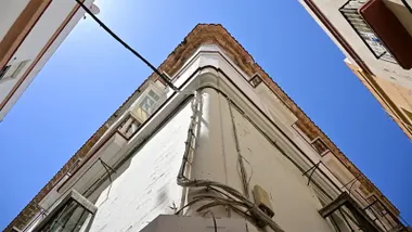 Imagen del número 1 de la calle Pasquín en la que se instalará un hotel de dos estrellas. Foto: Eulogio García.