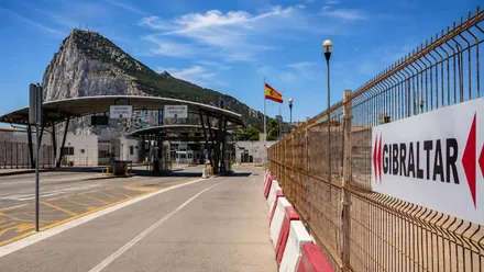 Verja y frontera entre la colonia de Gibraltar y España.