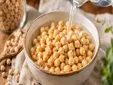 Si cocinas garbanzos de esta forma, la OCU advierte de que pueden sentarte peor