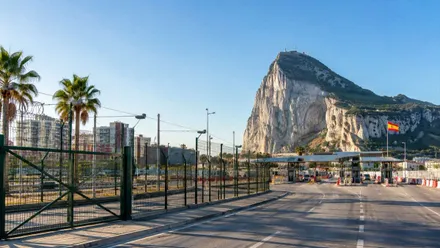 Zona de paso a la frontera entre España y Gibraltar.