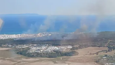 Imagen del incendio de Barbate antes de que se diera por estabilizado. Foto: Plan Infoca.