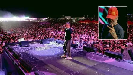 Juan Magán actúa ante miles de asistentes en el escenario principal del Puro Latino de El Puerto de Santa María. En un recuadro aparece un primer plano del cantante durante el concierto. Durante la actuación envió un mensaje de apoyo a varias personas mencionadas en la investigación judicial sobre el presunto blanqueo ligado a festivales y contratos públicos.