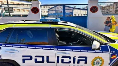Coche de la Policía Local de Rota en una calle de la localidad.