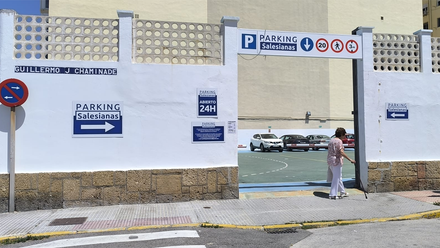 Vuelve el 'Parking Salesianas' a Cádiz: el colegio concertado convierte otro verano su patio en aparcamiento de pago
