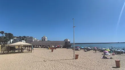 Uno de los postes que se usaban de soporte para la megofonía en la Caleta en la tarde de este 6 de julio. Foto: José Luis Porquicho Prada.
