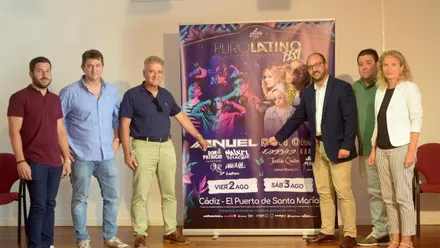 Imagen de archivo de la presentación del Puro Latino en El Puerto de Santa María en 2019 en la que aparecen el alcalde, Germán Beardo, y promotores del festibal, entre ellos Pascual Llopis, uno de los detenidos en esta investigación. Foto: Ayuntamiento de El Puerto.