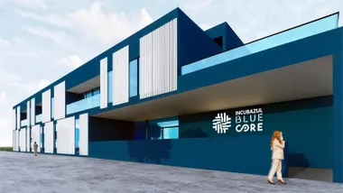 Recreación del edificio de empresas ZF Blue Core junto a Incubazul, en la Zona Franca de Cádiz, con fachada moderna de dos plantas y acceso principal.