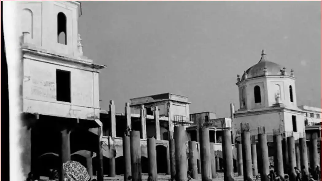 El Balneario permaneció abandonado y en estado de ruina durante buena parte de los años ochenta. Foto: Facebook.