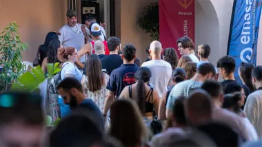 Zatu de SFDK firma en la Feria del Libro de Cádiz 2026