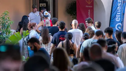 Zatu de SFDK firma en la Feria del Libro de Cádiz 2026