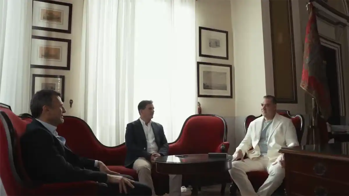 El alcalde de Cádiz, Bruno García, ha recibido al presidente del Cádiz CF, Christian Septien, y su vicepresidente, Rafael Contreras, en el despacho de Alcaldía. Foto: Cádiz CF.